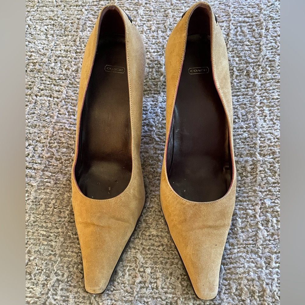Coach pumps